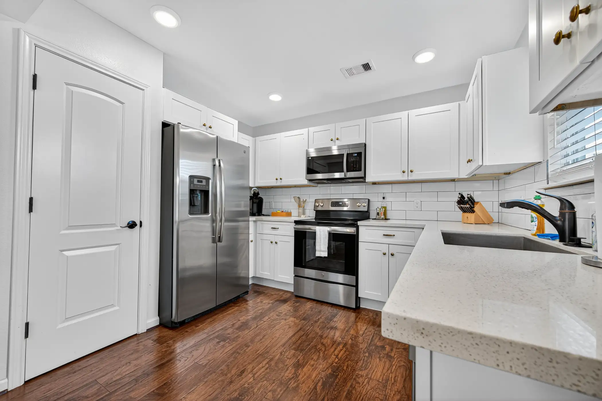 Rosewood Flats|Contact Us-